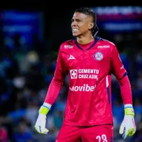 Kevin Mier recibe premio a pesar de su irregular inicio de temporada en Cruz Azul