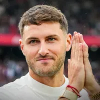 Agente de Santi Giménez pone fin a los rumores sobre una posible salida de AC Milan