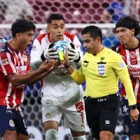 Insólito: Chivas de Guadalajara estalla contra el árbitro y piden dos penales vs. Cruz Azul