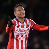 Apuntan al culpable del mal momento que vive Luis Romo en Chivas: “Se fue a la deriva”