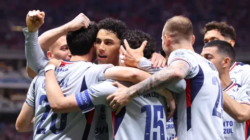 Cruz Azul avanza con su plan de renovaciones y señalan a una inesperada figura como objetivo.