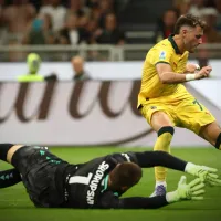 La explosión de afición de AC Milan contra Santiago Giménez por sus fallos en la Serie A