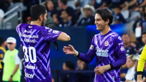 Hasta las lágrimas: Chuy Corona le entregó la portería de Xolos a su hijo