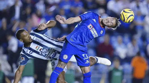 El defensor argentino reconoció que Kevin Mier es el portero con el que le ha compartido vestidor que mejor juega con los pies.