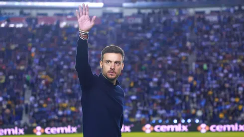 El ex entrenador argentino sigue teniendo crédito en México a pesar de su espantada a Cruz Azul y fracaso en el FC Porto.