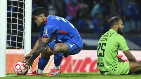 El delantero uruguayo sigue en racha y ahora se posiciona a solo uno del goleador del equipo, Ángel Sepúlveda (5).