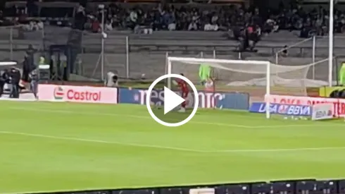 El portero colombiano reprochó a los jugadores de Cruz Azul que no marcaron a Homenchenko a pesar de estar muy lejos del área.