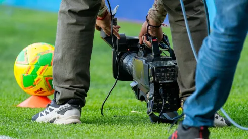 El partido estaba anunciado por la plataforma Tubi pero al final fue Caliente TV la dueña de los derechos de transmisión.