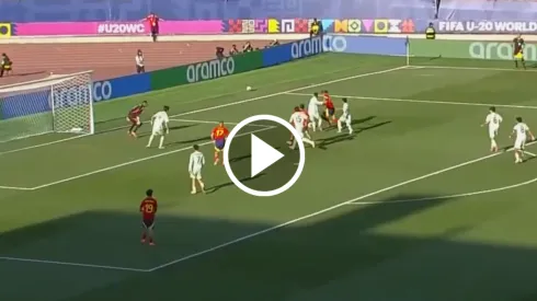 El joven portero de los cementeros se lució con una atajada de otro planeta que mantuvo el empate en el partido.