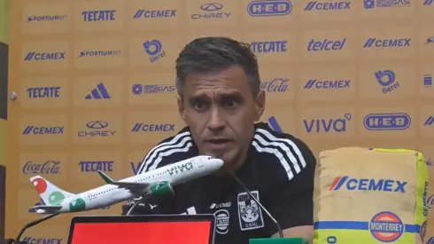 Guido Pizarro, entrenador de los universitarios, fue expulsado tras el pitazo final por reclamar a los árbitros del partido.