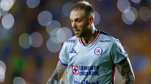 El argentino ostenta un lujoso carro que deja ver en La Noria.