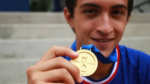 Ganó el Mundial Sub-17, Europa lo buscó y Cruz Azul frustró su salidaInstalaciones de la Noria.<br />
Cruz Azul vs Queretaro en juego amistoso previo al torneo apertura 2011.<br />
Francisco Flores, campeon con la Seleccion Mexicana Sub 17 (Foto: Daniel Cardenas/JAM MEDIA)