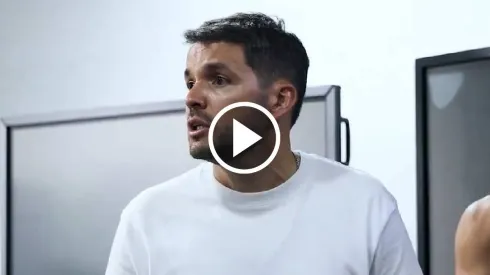 El argentino palpitó el cotejo ante los felinos en pleno vestidor.