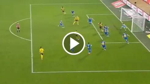 El ex jugador de Cruz Azul se vistió de héroe y ayudó a que el AEK subiera hasta la tercera posición en el campeonato helénico.