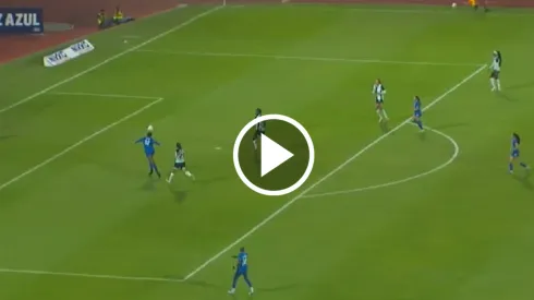 Aerial Chavarin anota el segundo gol en la historia de Cruz Azul en la fase de Liguilla.