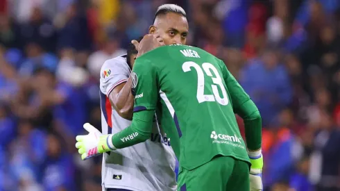 El defensor no dudó en dejarle un afectuoso recado a su compatriota.