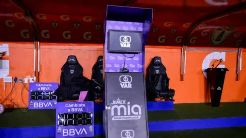 El portero colombiano se perderá entre cuatro y seis meses de competición tras sufrir una fractura en la tibia de su pierna derecha.