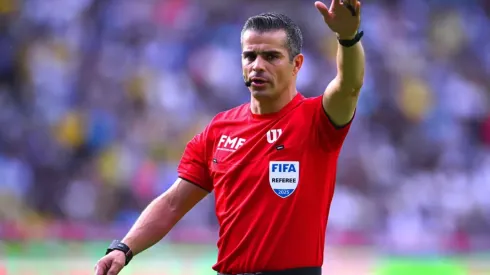 El silbante quedó en el ojo de la tormenta.