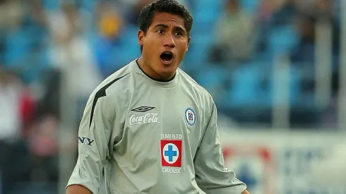 El ex portero de Cruz Azul estaría meditando la opción de colgar los guantes.