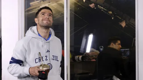 El futbolista uruguayo saldrá como titular contra el Rebaño pero no portará el gafete de capitán.