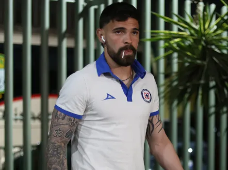 La decisión de Larcamón con Gudiño que sorprende a Cruz Azul