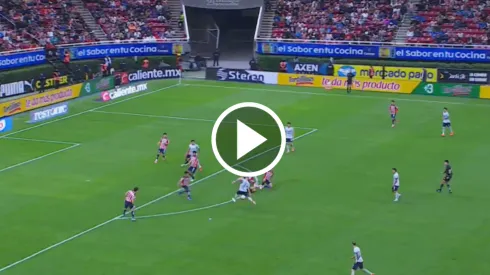 El mediocampista polaco de Cruz Azul ingresó en la segunda mitad y estuvo apunto de romper el cero en el marcador.