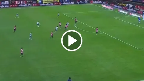 El casi golazo con el que José Paradela habría arruinado a Chivas