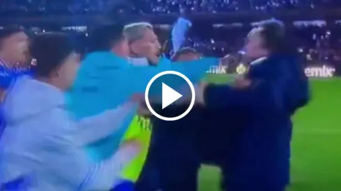 Milito se llevó una bofetada al final del Cruz Azul vs. Chivas.