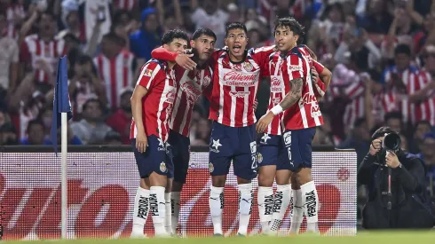 El delantero de Cruz Azul es el principal objetivo de las Chivas para el próximo mercado de pases. Milito es su principal valedor.