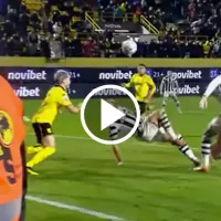 Golazo imposible de Giakoumakis con el PAOK