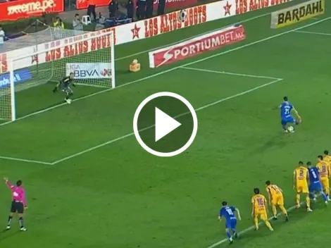 Toro Fernández malogró su penal e hizo lucir al Patón Guzmán