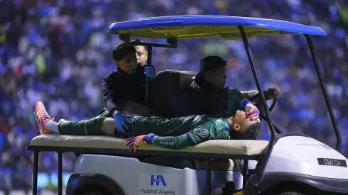 El portero colombiano sufrió una fractura de tibia en el partido ante los Pumas en la jornada 17 del Apertura 2025.