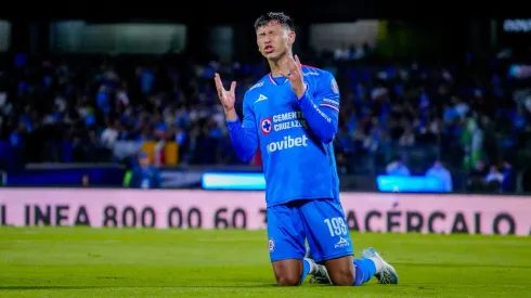 Cruz Azul aún se replantea la idea de firmar un defensor después de la lesión que sufrió el Chiquete Orozco.