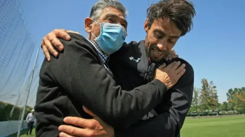 En el jardín de su casa: don Jorge Toro visitó el entrenamiento de Colo Colo y se emocionó con Valdivia