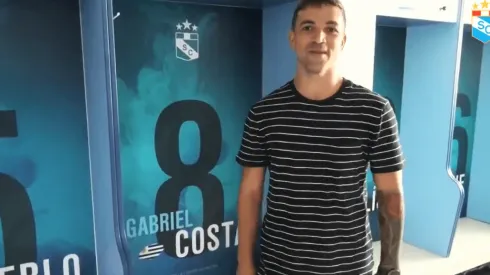 Costa se mostró muy emocionado en su despedida