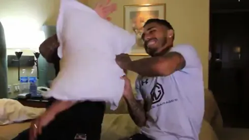 Se agarraron a cojinazos