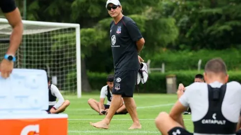 Mario Salas observa a sus jugadores en la pretemporada.