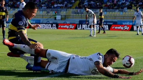 El momento exacto en que Zaldivia cae y se luxa el hombro izquierdo.