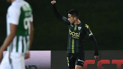 Golazo de Juan Delgado por el Tondela de Portugal