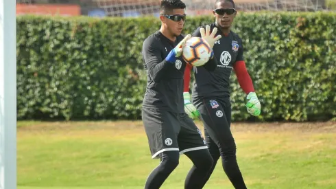 Los arqueros del Cacique entrenando con los lentes especiales de la empresa Senaptec