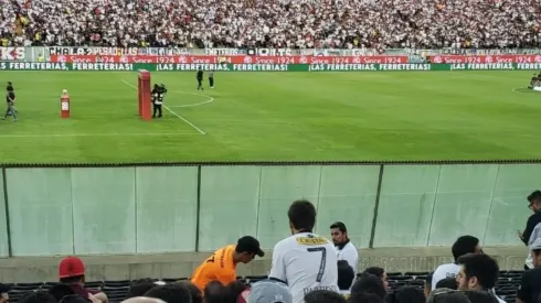 Hinchas le exigen al club limpiar los acrílicos del estadio