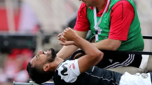 De la Fuente al momento de salir lesionado en Curicó.