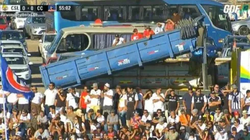 Hinchas vieron el partido de Colo Colo desde un camión