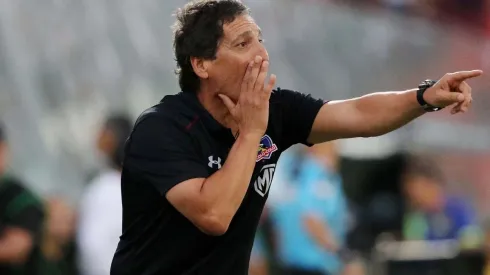 Mario Salas analiza alternativas para el partido ante la UC.