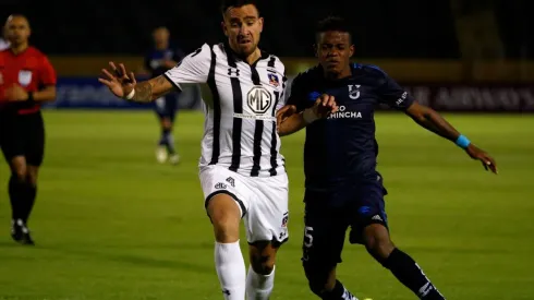 Matías Zaldivia marca en la Copa Sudamericana.