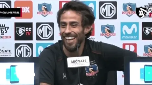 El Mago reacciona ante una pregunta con una sonrisa.