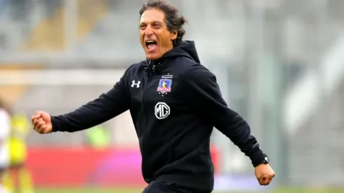 Mario Salas vuelto loco al terminar el partido.