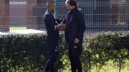 Arturo Vidal con Hugo González en el Monumental.