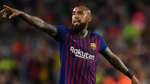 Arturo Vidal toma camiseta en la Champions.