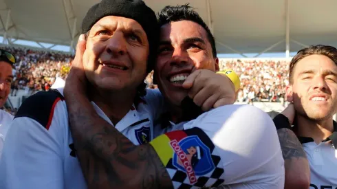 Mosa con Paredes para el último título de Primera de Colo Colo, el 2017.